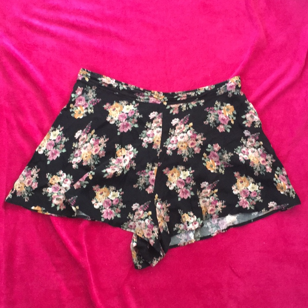 Floral flowly plus size shorts